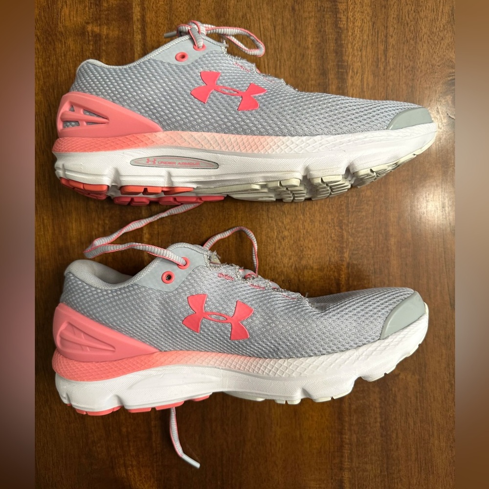 Under Armour Charged Gemini Light Gray light pink sneakers womans girl size 7.5